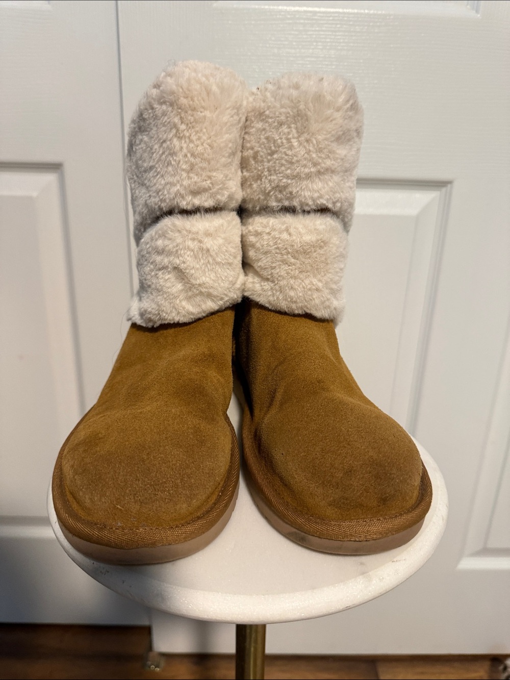 Koolaburra by UGG Dezi short boots Shearling Suede Chestnut and Cream size 8 - Picture 3 of 5
